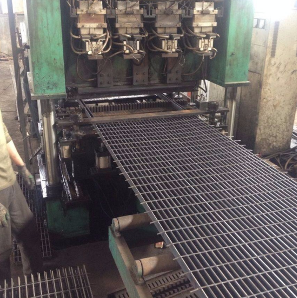 Q235鍍鋅格柵板踏步