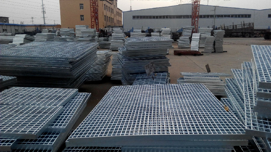 熱浸鋅鋼格柵板踏步