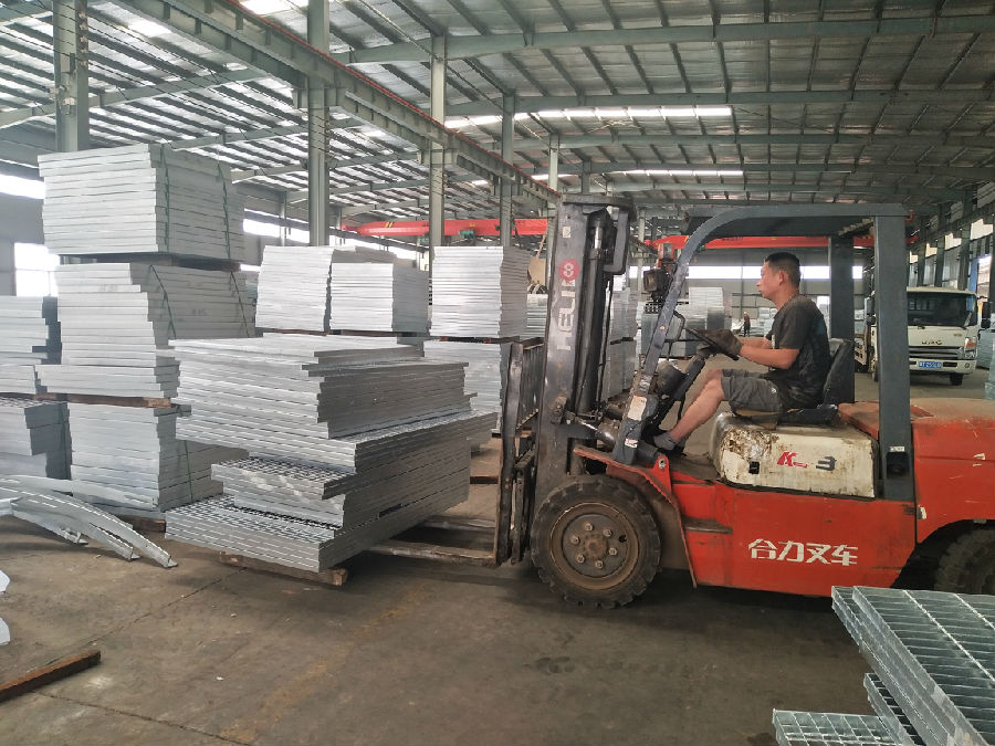 鍍鋅防滑鋼格板廠家